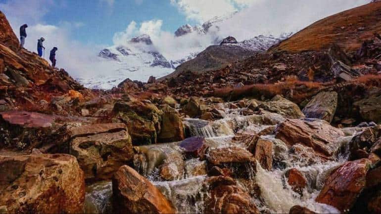 On the Kedar Tal trek, cloud mountain and snow melt water. (Photo: Shamik Bag)
