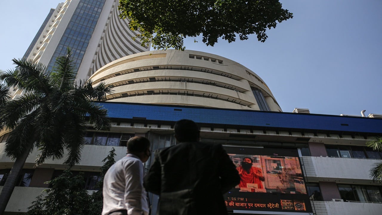 IPO fundraising halves to Rs 59,412 crore in 2022 amid volatile market, muted listing