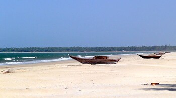 Tarkarli Beach, one of the safest and cleanest Konkan beaches that can give Goa a run for its money. (Photo: Wikimedia Commons)