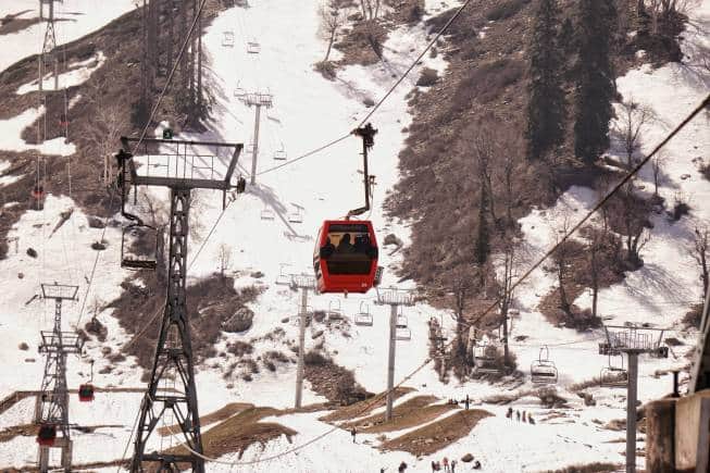 Gondola cable car ride to Mt Apharwat peak in Gulmarg. Winter is the best time for skiers to visit Gulmarg. (Photo: Ankit Girwal via Unsplash)