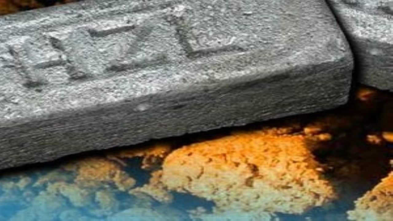 Hindustan Zinc: The mining company has declared an interim dividend of Rs 7 per share for FY243, amounting to Rs 2,957.72 crore. Hindustan Zinc: The mining company has declared an interim dividend of Rs 7 per share for FY243, amounting to Rs 2,957.72 crore.
