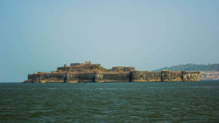 Once heavily fortified, the Murud-Janjira fort can only be accessed by ferry or boat. (Image: Photo by Shravan Khare via Pexels)