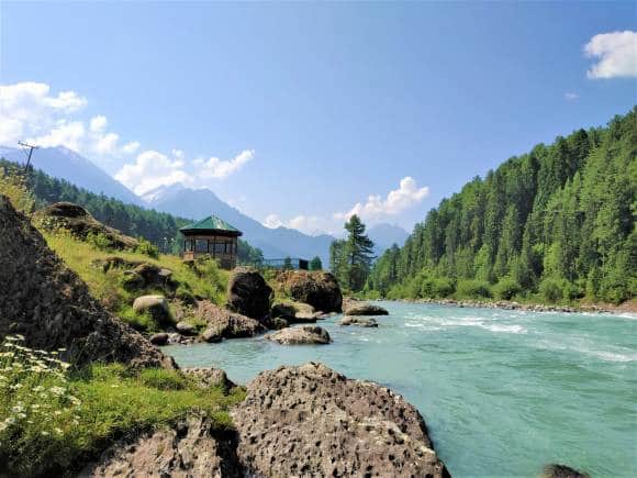 Pahalgam, Kashmir. (Photo: Momin via Unsplash)