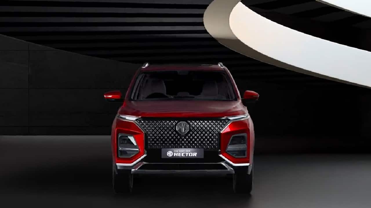 The Hector, India’s first Internet SUV, was introduced by MG Motor India in 2019 and has since set a new bar for SUVs in India by giving shape to its philosophy of connected, autonomous, shared, and electric mobility. The Next-Gen Hector brings with it the unique car ownership program “MG SHIELD” after-sales service options. Customers will be offered a standard 5+5+5 package i.e., a warranty of five years with unlimited kilometers, five years of roadside assistance, and five labour-free periodic services. (Video Grab: @MGMotorIn)