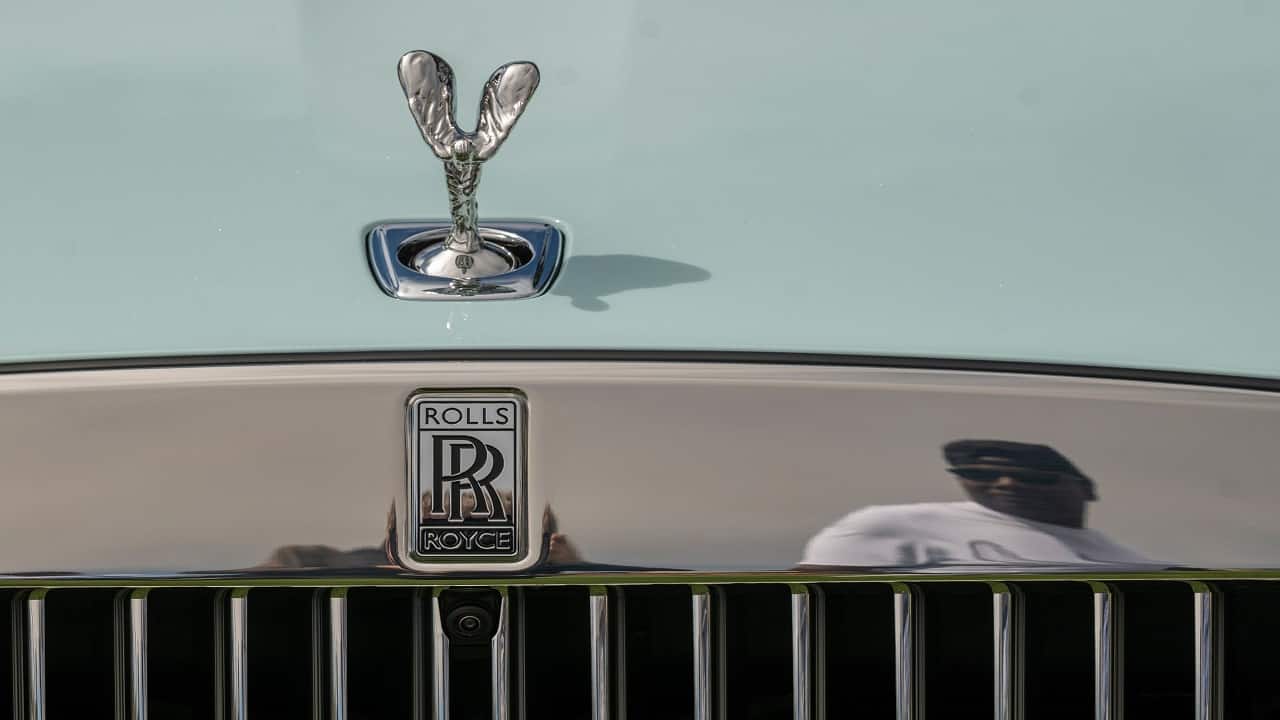 Rolls-Royce says super rich keep on buying luxury cars
