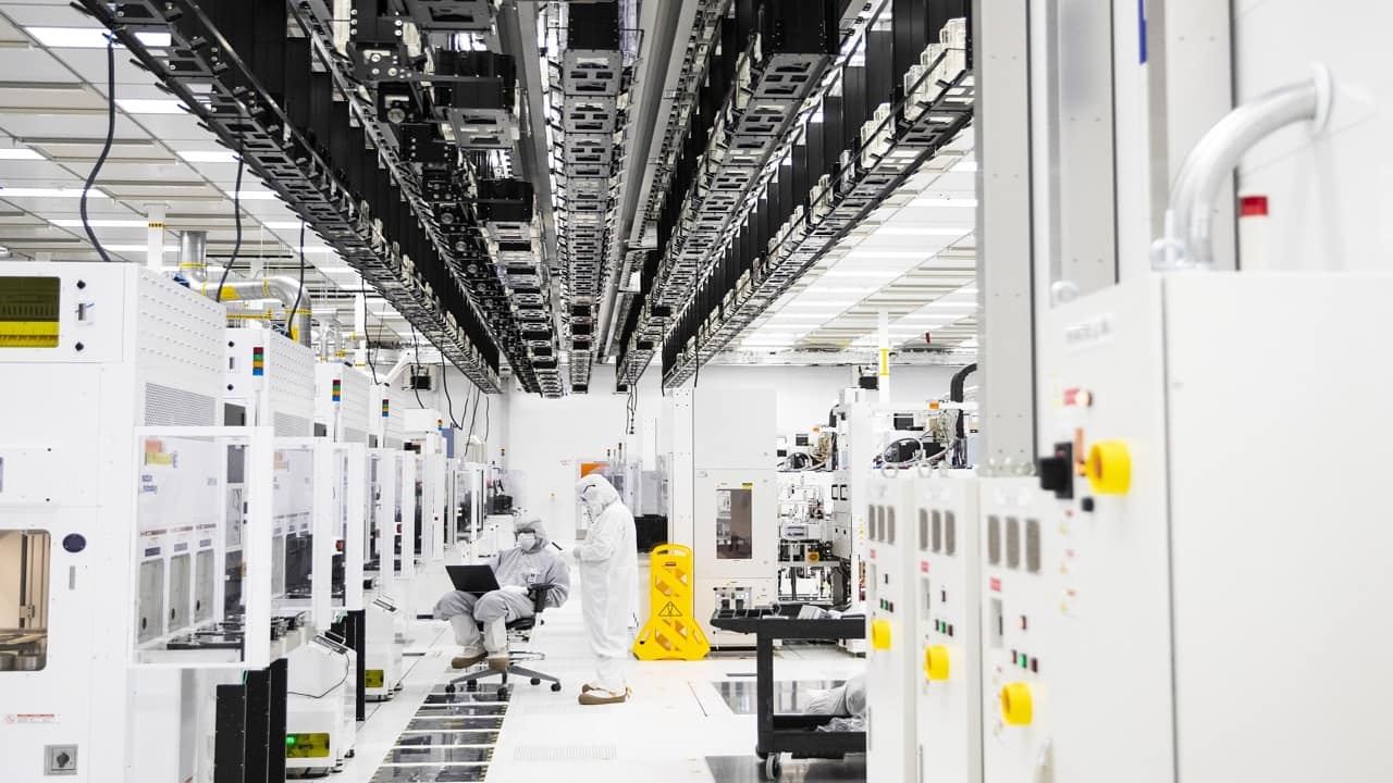 Energy, Chips, Taiwan: Flashpoints for 2023 in a fractured world