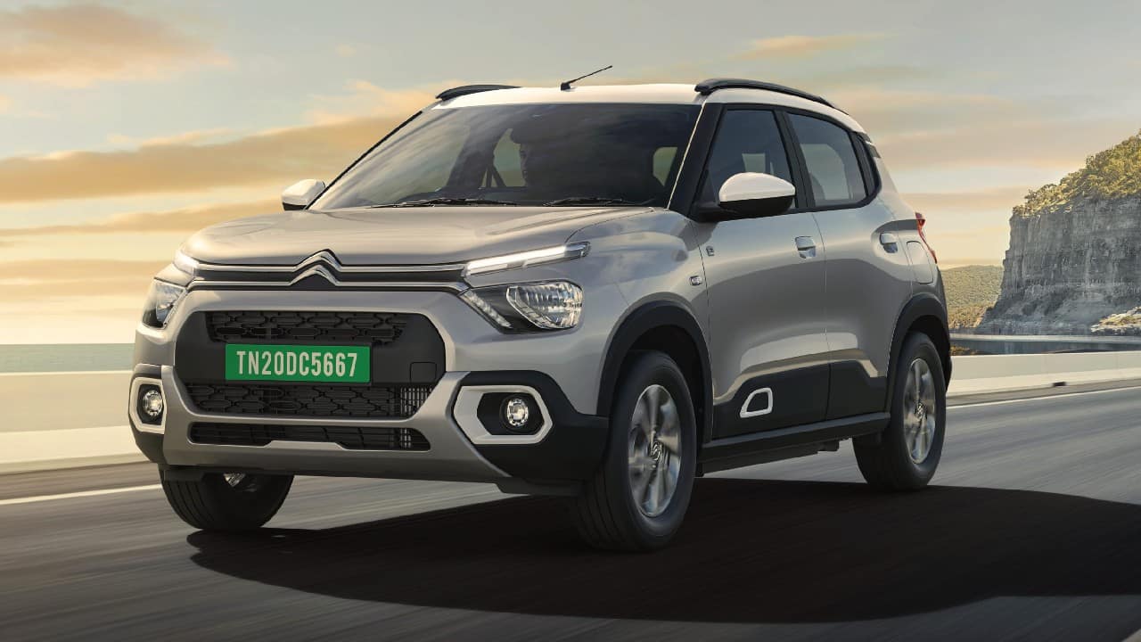 Citroen offers electric e-C3 in different colour combination: 4 monotone – Polar White, Zesty Orange, Platinum Grey, and Steel Grey, 9 dual tone – Polar White with Zesty Orange roof, Platinum grey with Zesty Orange roof, Steel Grey with Zesty Orange roof, Polar White with Platinum Grey roof, Zesty Orange with Platinum Grey roof, Steel Grey with Platinum Grey roof, Zesty Orange with Polar White roof, Platinum Grey with Polar White roof, and Steel Grey with Polar White roof, 3 customisation packs and 2 interior trims. (Image: Citroen India)