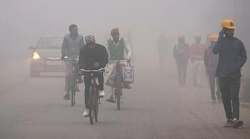 Delhi shivers as the city records minimum temperature of 3 degrees Celsius (Image: PTI)