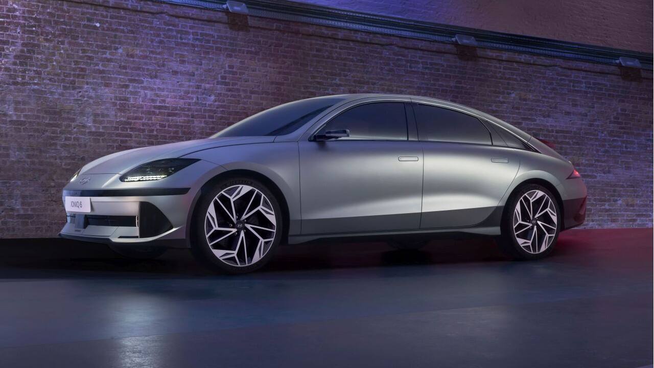 Coming back to the dimensions, the Ioniq 6 measures 4,855 mm, 1,880 mm and 1,495 mm in length, width and height, respectively. All of this and a wheelbase of 2,950 mm puts it in close competition with the Tesla 3 and the BMW i4. It gets all-LED lighting elements with pixel-style LEDs on the tail like you see on the Ioniq 5, up to 20-inch rims and a notchback rear section that affords it an extremely sporty stance. Finally, the company claims that thanks to the 6’s design, the drag coefficient sits at a measly 0.21. This is the lowest drag coefficient in all of Hyundai’s line-up and is also one of the lowest in the world. For context, Ioniq 6’s direct rival, the Tesla Model 3, has a drag coefficient of 0.24. (Image: Hyundai)
