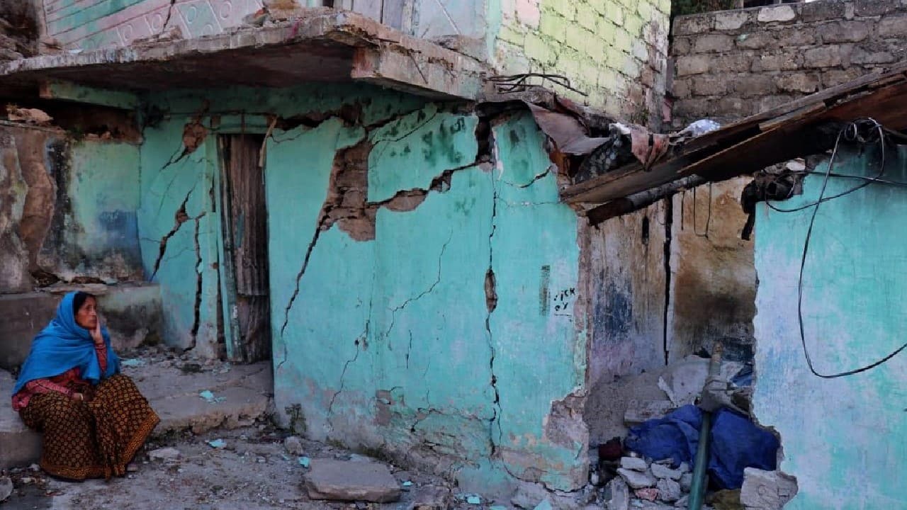 The Uttarakhand state government on January 11 announced an interim relief of Rs 45 crore, amounting to Rs 1.5 lakh for each affected families who have been shifted to safer locations after land subsidence in Joshimath led to houses and establishments to develop cracks. (Image: AFP)