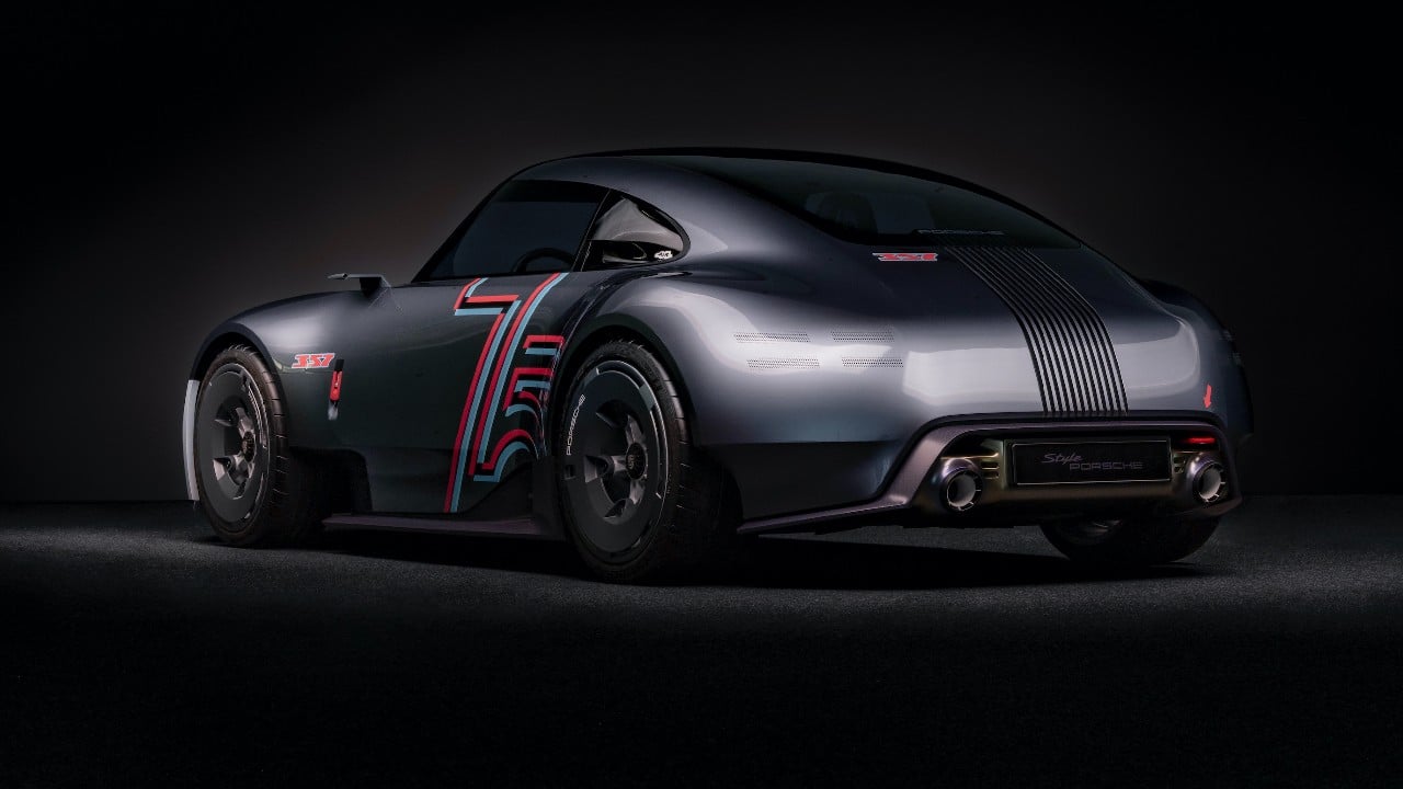 There are also parallels in the paintwork: the two-tone concept with Ice Grey Metallic and Grivola Grey Metallic in the nether regions of the front end hearkens back to the grey tones. (Image: Porsche) There are also parallels in the paintwork: the two-tone concept with Ice Grey Metallic and Grivola Grey Metallic in the nether regions of the front end hearkens back to the grey tones. (Image: Porsche)
