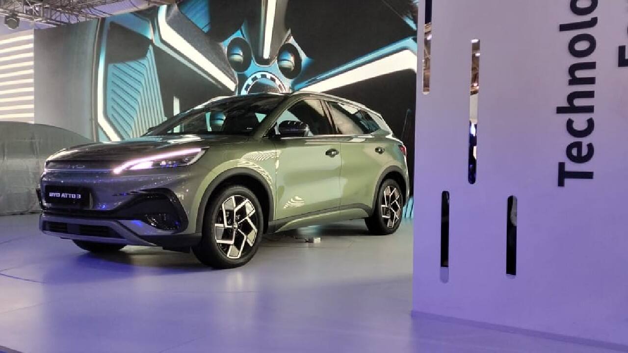 BYD ATTO 3 | BYD India launched the limited edition of BYD ATTO 3 in an exclusive Forest Green shade, which also adopts the e-Platform 3.0 and ultra-safe Blade Battery, at the ongoing Auto Expo 2023. Only 1,200 units of this Limited Edition will be available in India at Rs. 34.49 lakhs (ex-showroom). First batch of BYD ATTO 3 delivery starts on 11th Jan 2023. The E-SUV boasts an 8-year or 1.6 lakh kilometers (whichever comes earlier) warranty for the battery. The motor and motor controller also carries a similar 8-year or 1.5 lakh kilometers warranty. BYD also offers a 6-year or 1.5 lakh kilometers basic warranty. (Image: Moneycontrol)