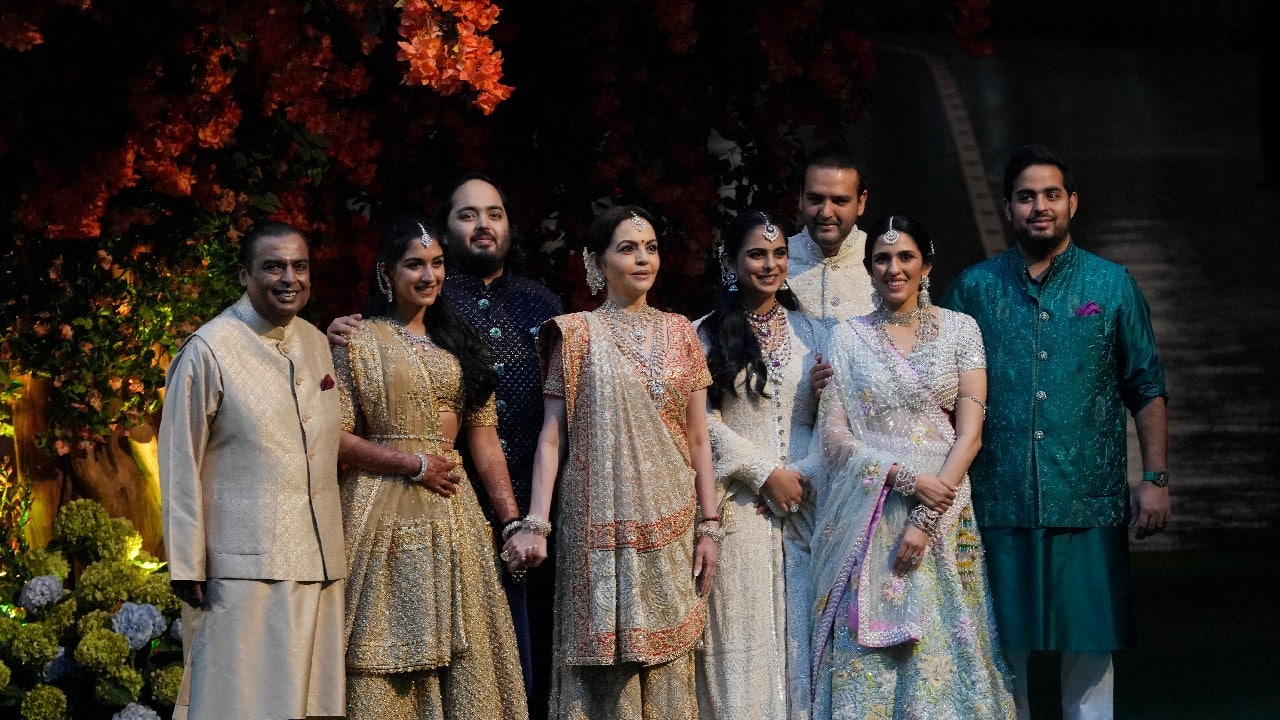 Anant Ambani, Radhika Merchant pose with family at their engagement ...