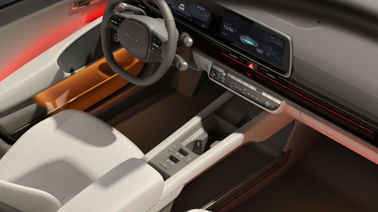 Powering the Ioniq 6 are the same powertrain options that you get on the EV6 and the Ioniq 5. The two battery options include the 53 kWh pack and the larger 77.4 kWh pack. These are then mated to either an electric motor set up to run in rear-wheel-drive format or an all-wheel-drive setup with one motor at each axle. Power figures are obviously different for either drivetrain system. The single-motor RWD produces 228 hp of maximum power and 350 Nm of peak torque. The dual-motor AWD on the other hand churns out 320 hp of maximum power and 605 Nm of peak torque. (Image: Hyundai)