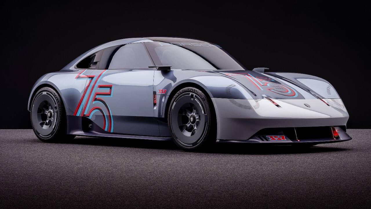 Like all current Porsche models, the Vision 357 features a four-point light signet in front. The round design of the headlights is also a throwback to the characteristic lights of the 356. (Image: Porsche) Like all current Porsche models, the Vision 357 features a four-point light signet in front. The round design of the headlights is also a throwback to the characteristic lights of the 356. (Image: Porsche)