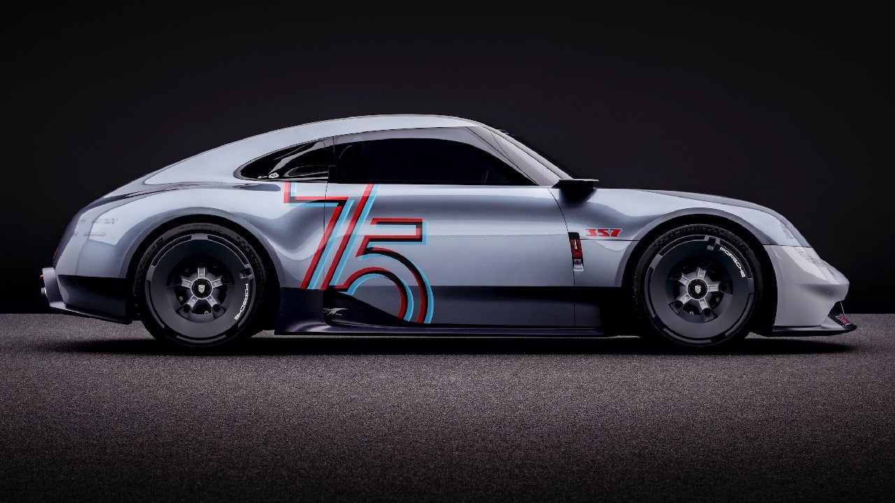 The A-pillars of the Porsche Vision 357 are black and visually unite the side window surfaces into a single unit. This DLO (daylight opening) graphic resembles the visor of a helmet. (Image: Porsche) The A-pillars of the Porsche Vision 357 are black and visually unite the side window surfaces into a single unit. This DLO (daylight opening) graphic resembles the visor of a helmet. (Image: Porsche)