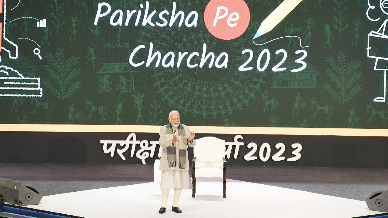Addressing the gathering, PM Modi highlighted that this is the first time that Pariksha Pe Charcha is taking place during the Republic Day celebrations and noted that those visiting New Delhi from other states also got a glimpse of the R-Day. (Source: PIB)