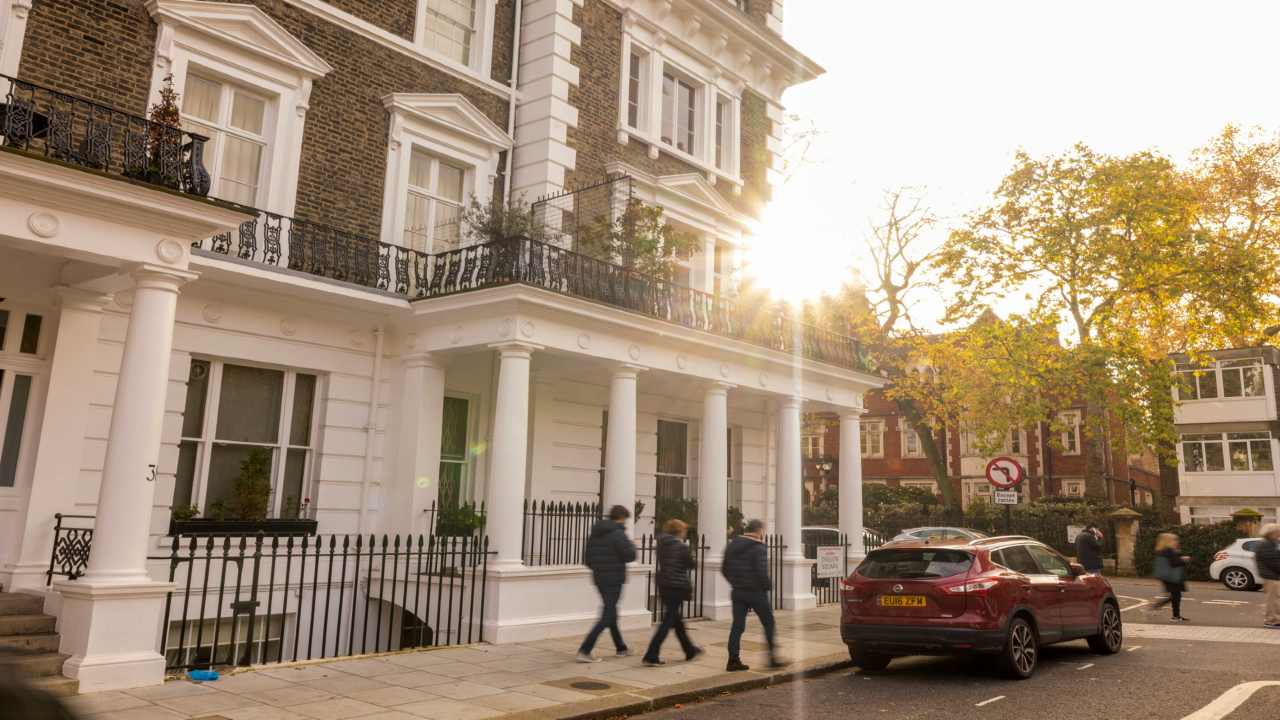 Londoners settle their housing deals on WhatsApp as private sales market booms
