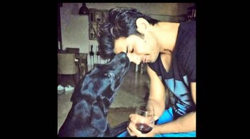 Sushant Singh Rajput with his dog Fudge. (Image: withoutthemind/Twitter)