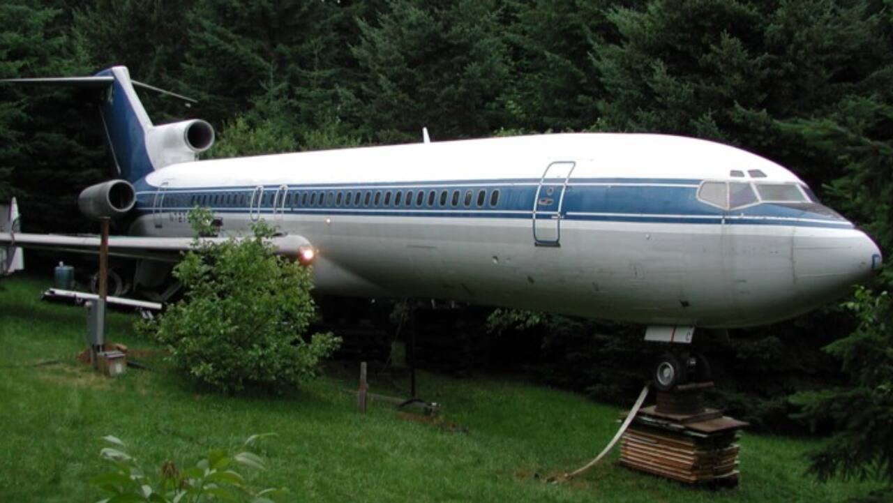 This 73-year-old lives in a plane he bought for $100,000 from a scrapyard