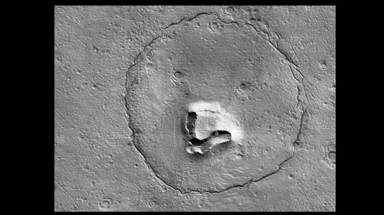 Remember the Face on Mars?, At the Smithsonian