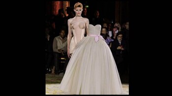 upside down dresses fashion show Viktor & Rolf Spring 2023 causes a stir with upside-down and sideways gowns : r/popculturechat