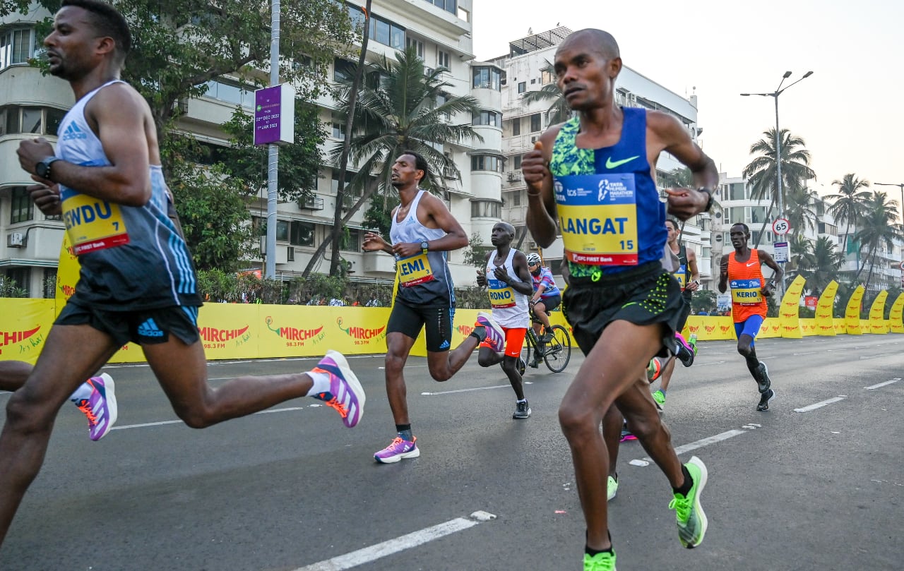 People take part in the Dream Run during the Tata Mumbai Marathon 2023 at Marine Drive on Sunday. Photo: EMMANUAL YOGINI