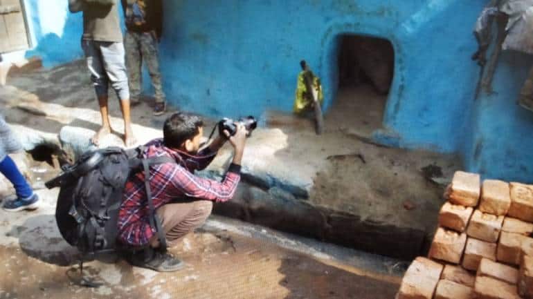 Karan Thapliyal shooting on 2022 Oscar-nominated documentary 'Writing with Fire'. (Photo: Sushmit Ghosh)