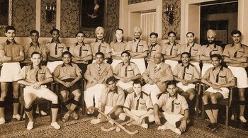 Indian hockey team which beat the hosts UK, 4-0, to win gold at the 1948 Olympics. (Photo: Twitter)