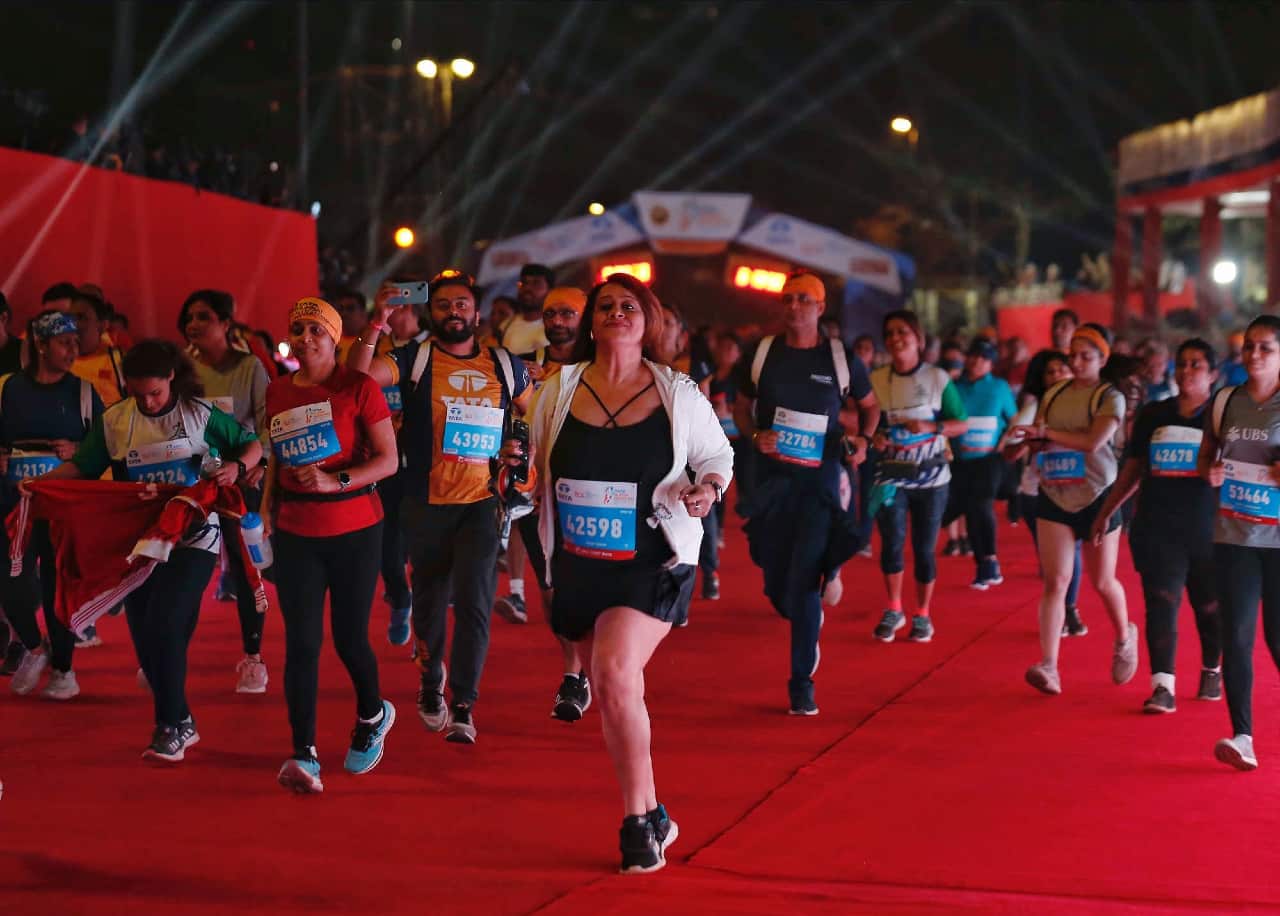 People take part in the Dream Run during the Tata Mumbai Marathon 2023 at Marine Drive on Sunday. Photo: EMMANUAL YOGINI