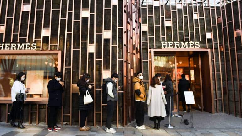 People Queue in Line Waiting To Enter Louis Vuitton Store in Seoul South  Korea Editorial Photo - Image of korea, line: 232530901