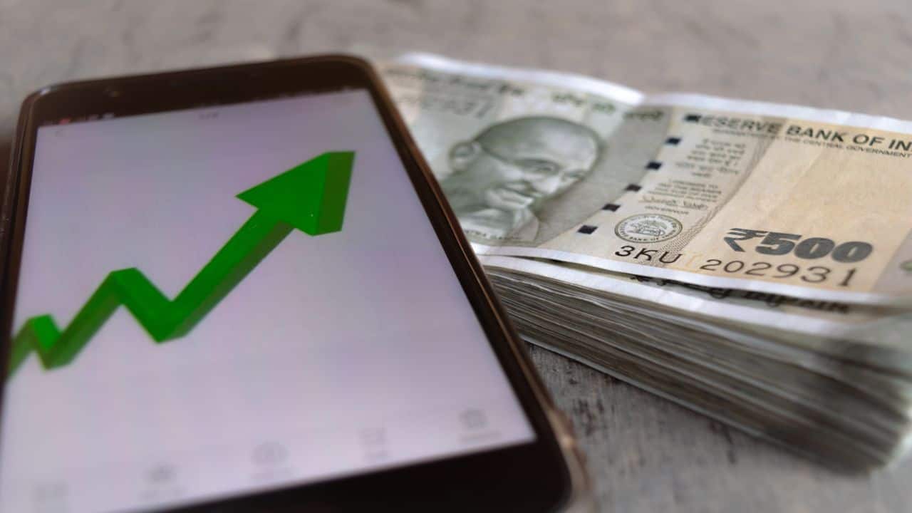 In the last week, Indian rupee extended the gains in this week also. The INR rose 22 paise against the US dollar to close at 81.12 per dollar on January 20 against its January 13 closing of 81.34.