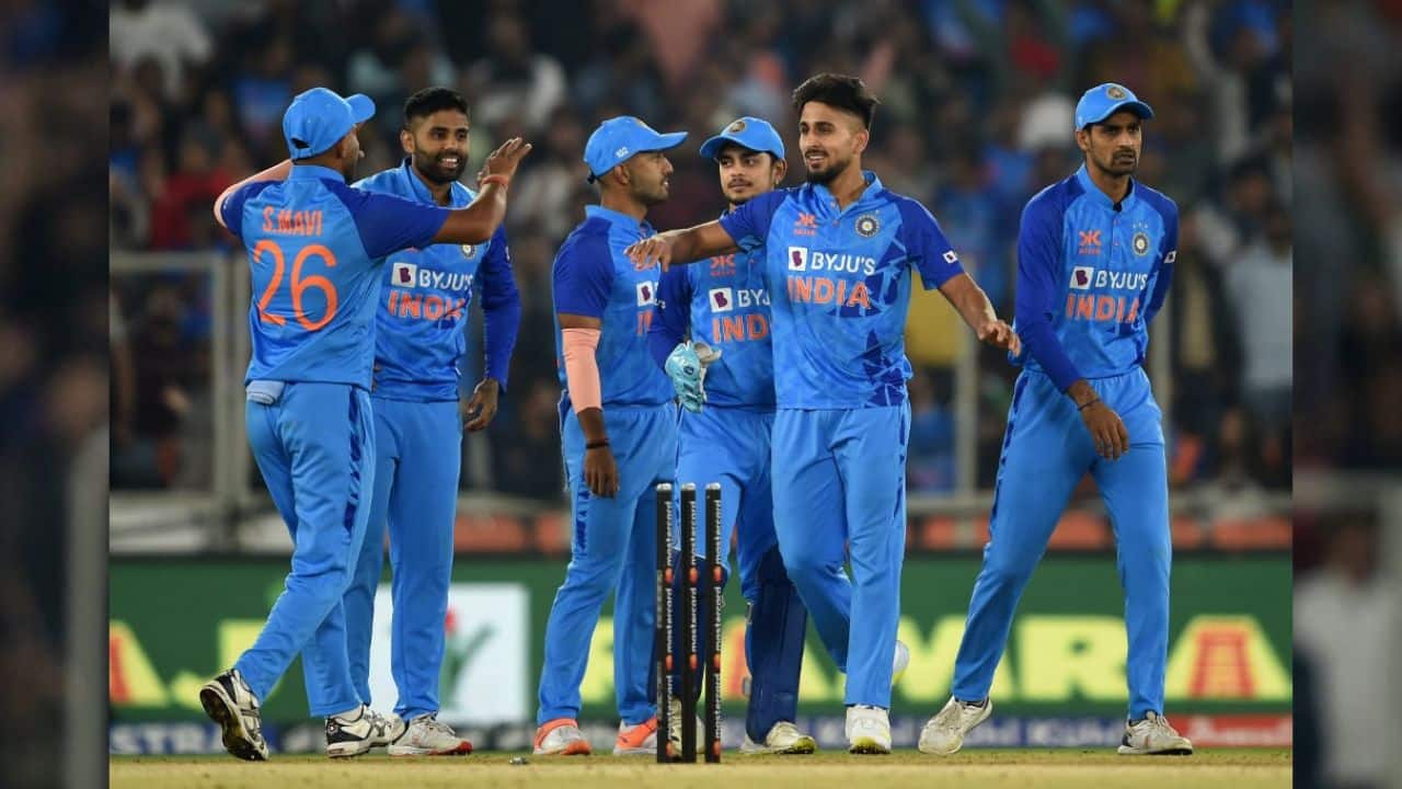 New Zealand was down to 7-4 in 2.4 overs, and then 21-5 in 4.3 overs. Umran Malik bowled Michael Bracewell (8) to end the Black Caps’ ceremonial challenge. (Image: AFP) New Zealand was down to 7-4 in 2.4 overs, and then 21-5 in 4.3 overs. Umran Malik bowled Michael Bracewell (8) to end the Black Caps’ ceremonial challenge. (Image: AFP)