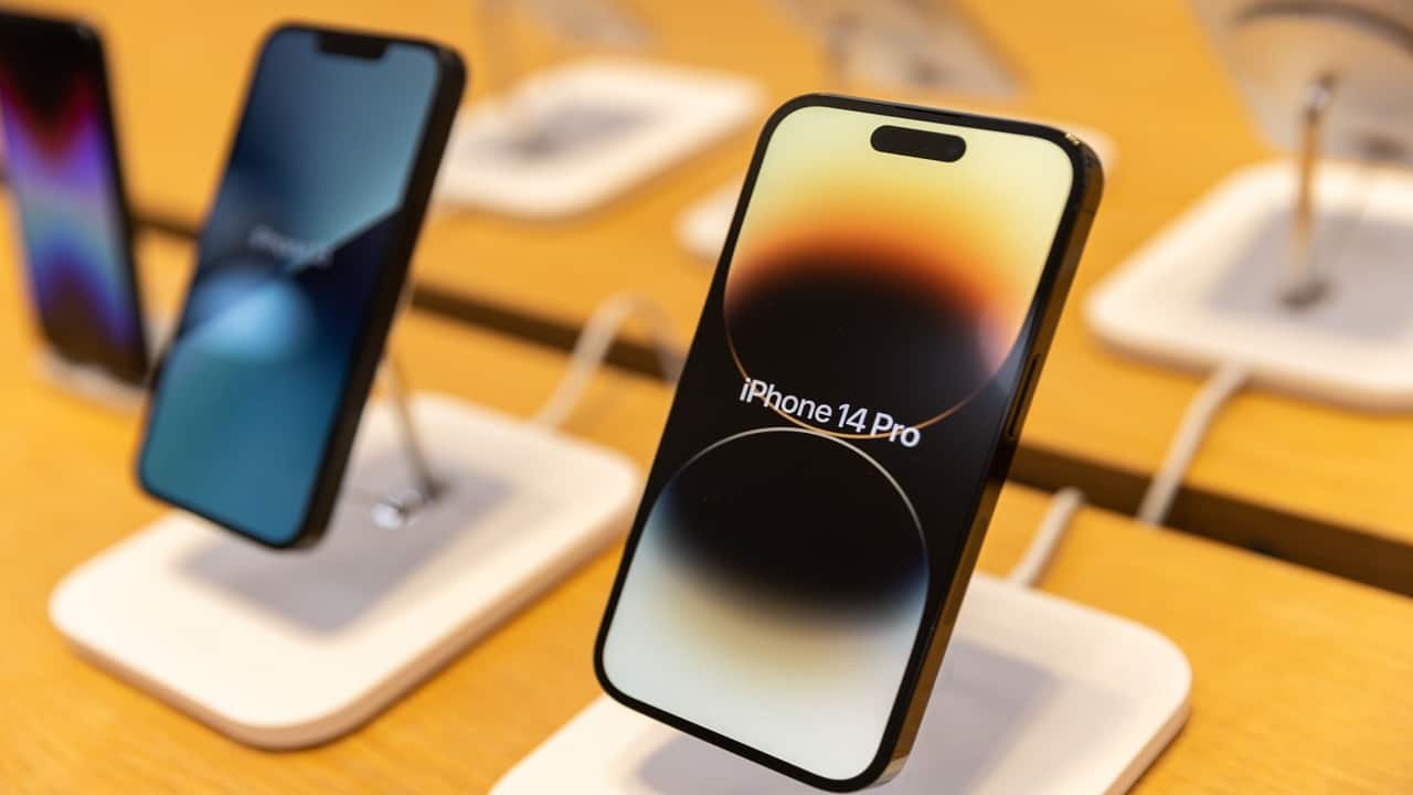 Apple’s latest iPhones sell at rare $100-plus discounts in China