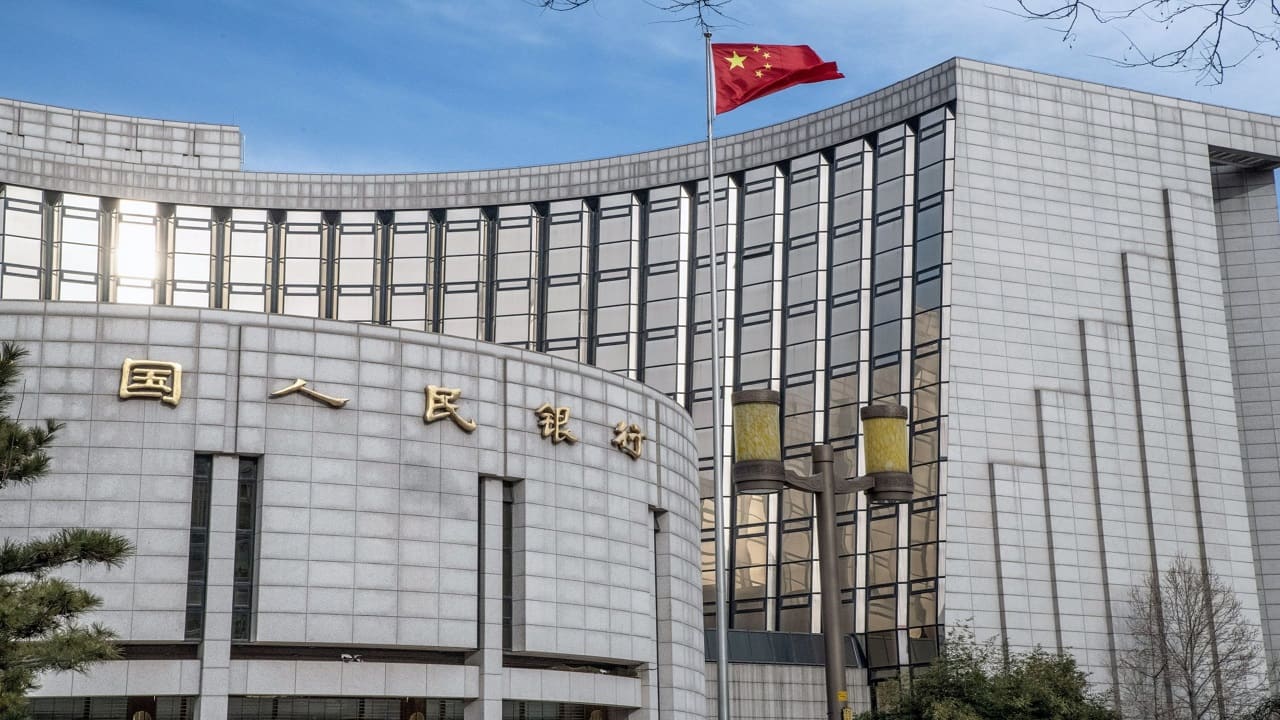 China Central Bank Cuts Short-term Policy Rate