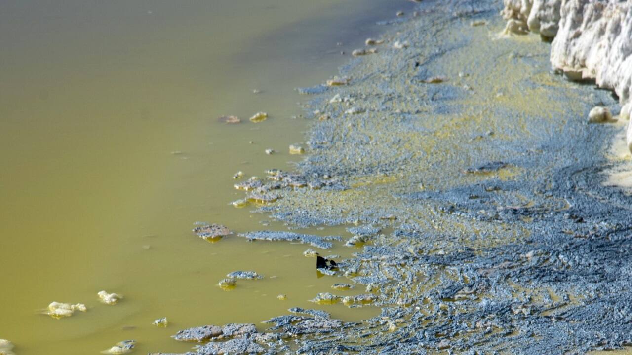 China lithium probe shuts down about a tenth of global supply