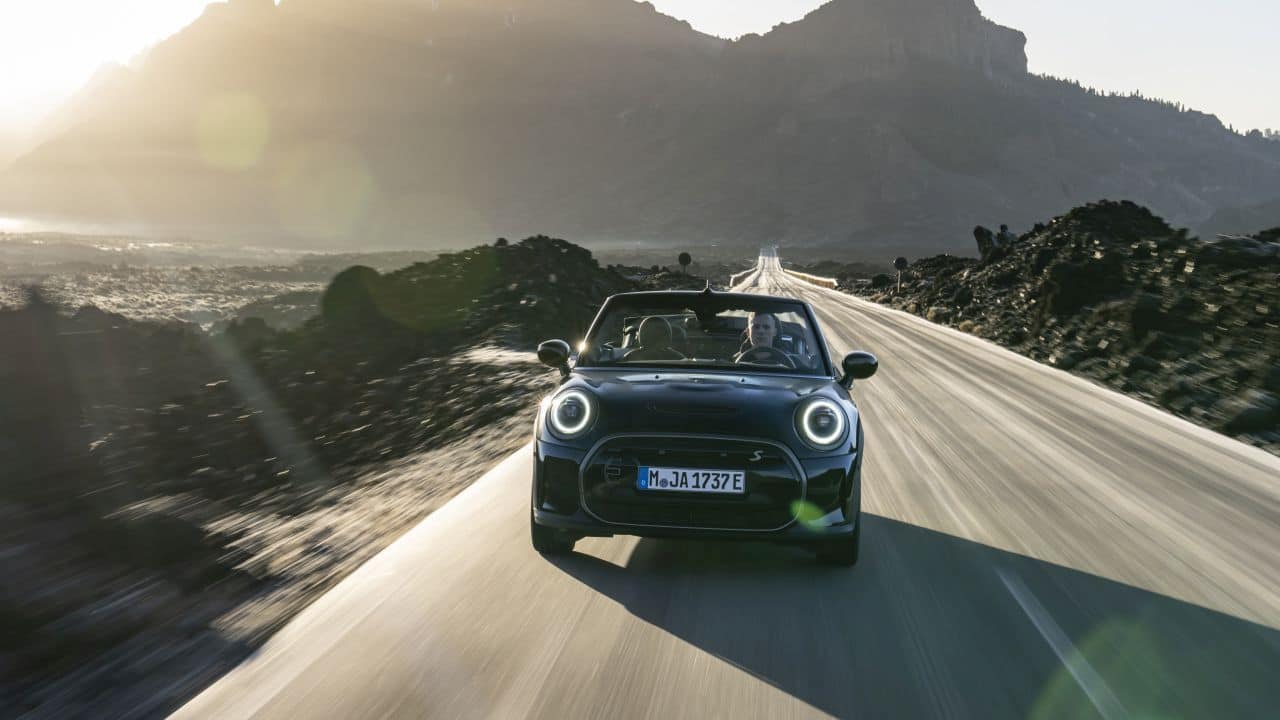 A look at the world’s first open-top electric car: The Mini Cooper SE ...