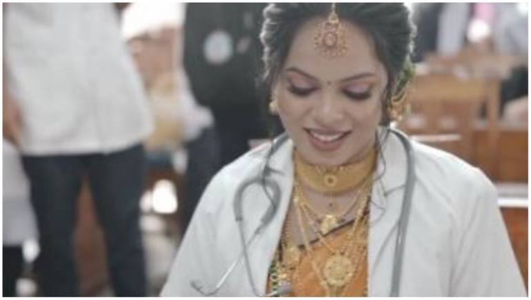 Pin by Sachini Helashika Karunarathne on Wedding Sarees ❤️ | Buddhist  wedding dress, Christian wedding dress, Couple wedding dress