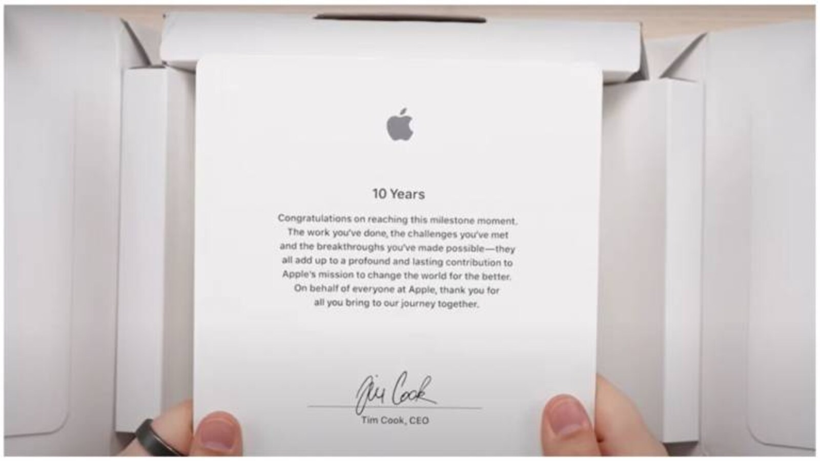Apple Gives Employees This Gift On Their 10-Year Anniversary