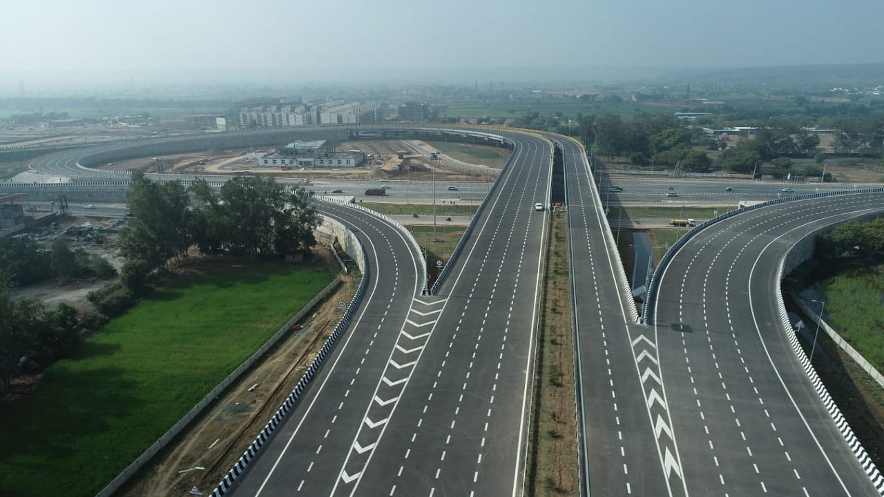 November 23, 2022 – Greater Noida – Yamuna Expressway Property