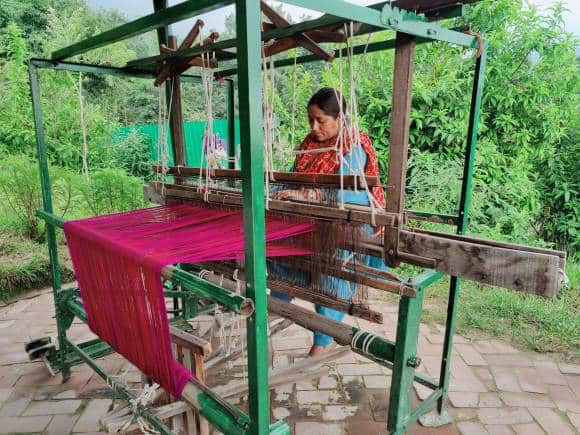 Hike or take a stroll to explore the locals at work, here's a woman weaving traditional Kangri textile on a handloom. (Photo: Satarupa Paul)