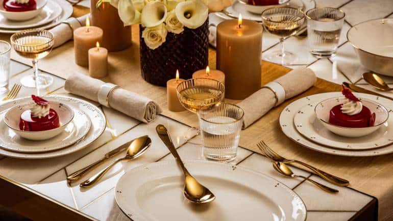 Omorfo Homes Gilded Pearl Collection dinnerware with 24 carat gold plated edges marry our love of all things gold with minimalism.