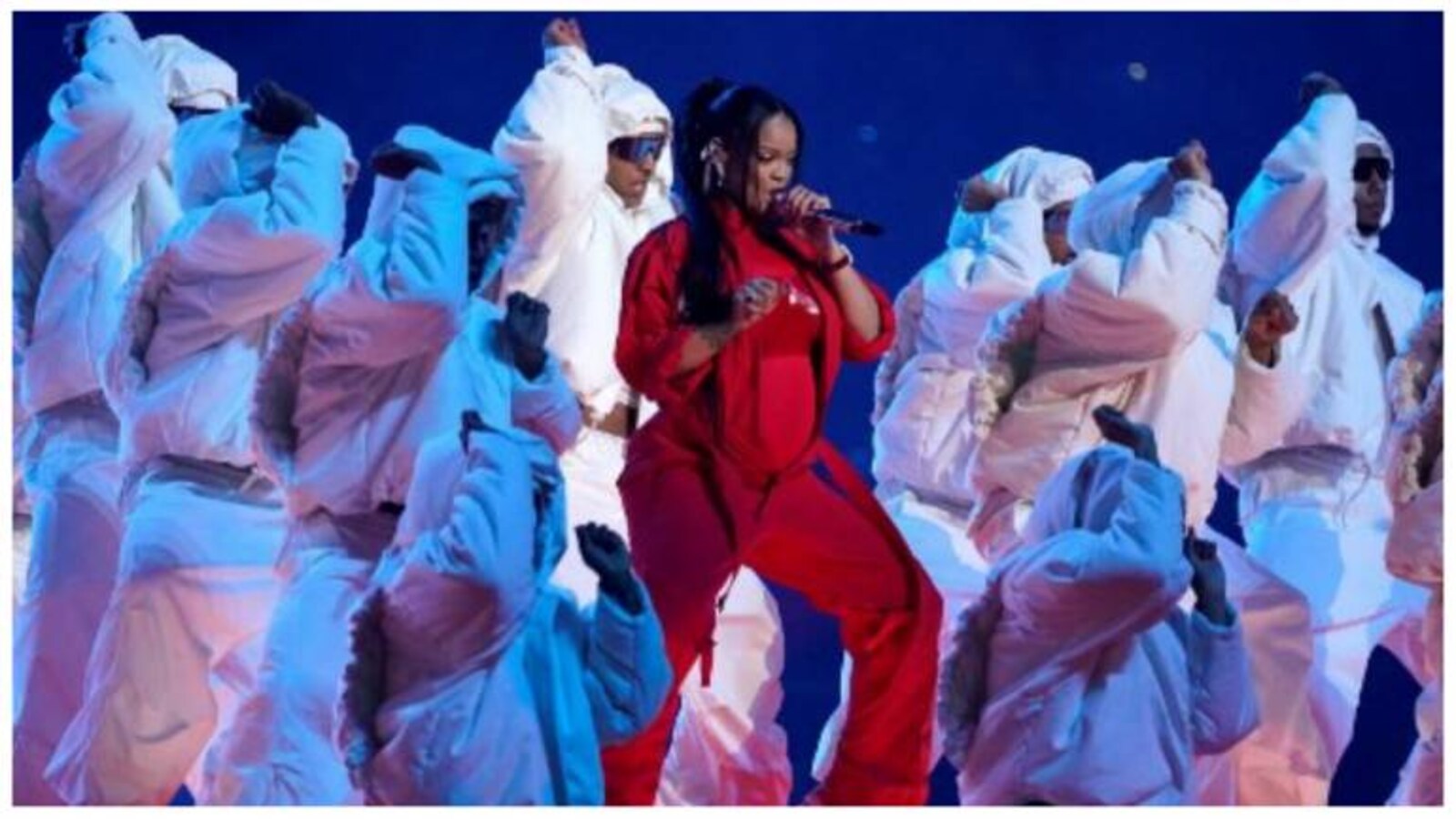 Oscars 2023: Rihanna Performs 'Lift Me Up' Pregnant