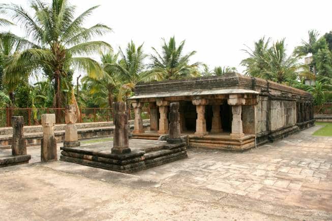 Ancient Jain temple, Sultan Bathery, Wayanad (Photo Joseph Lazer via Wikimedia Commons)