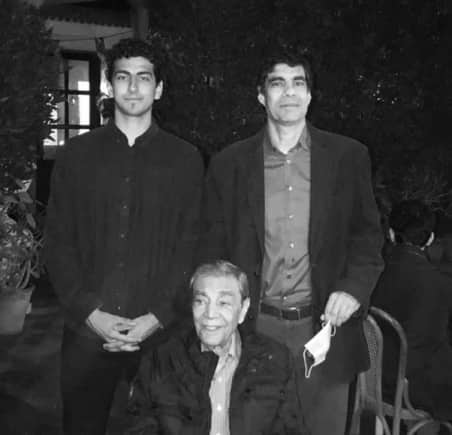 Zia Mohyeddin (centre) with his eldest son (right) and grandson. (Photo: Mohyeddin family) 
