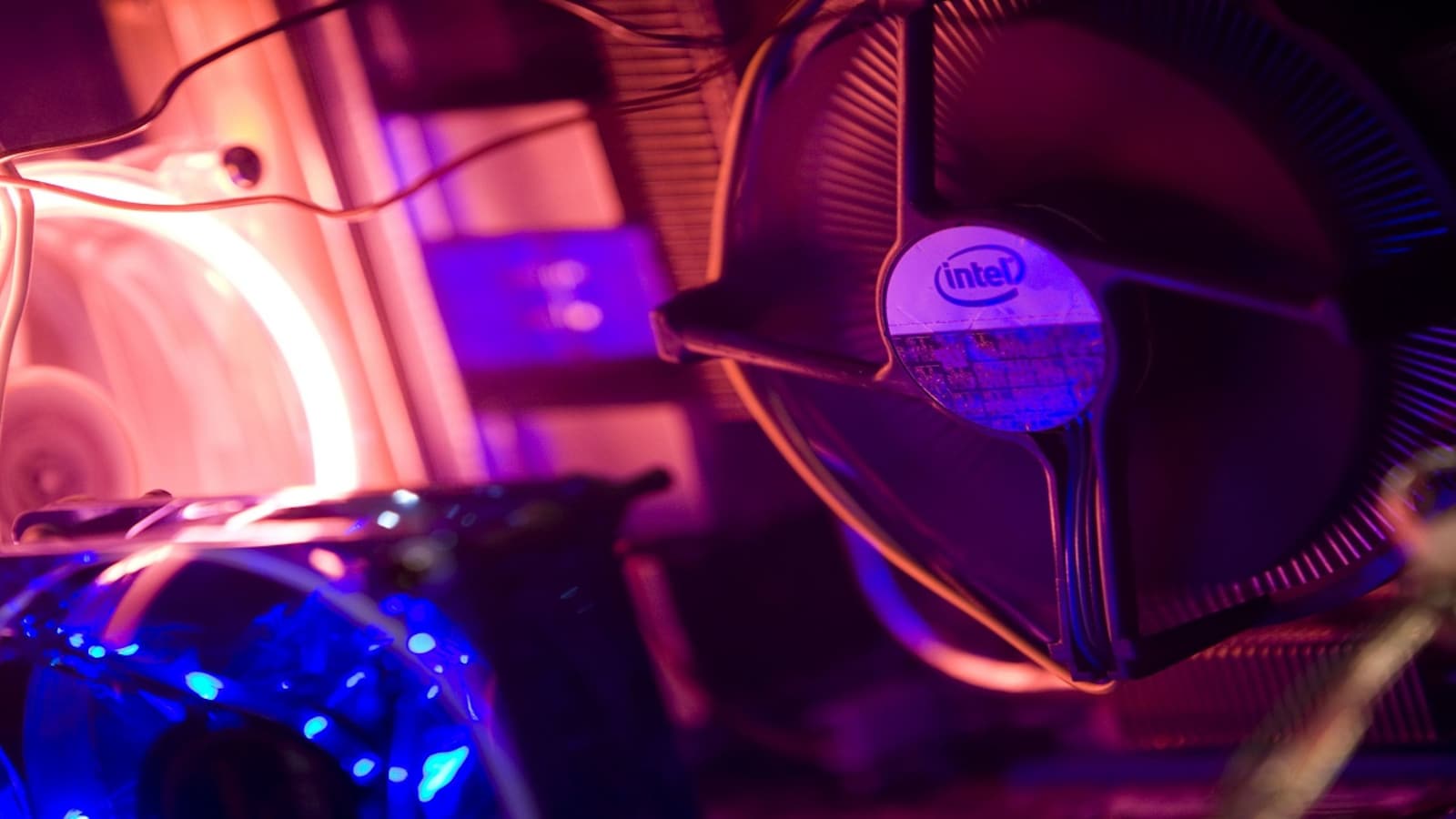 intel slashes ceo pay by 25% as part of companywide cuts