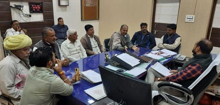 Local residents meet SDM on December 22, 2022, to hand over a letter and demanding action against the factory. Photo by Manjeet Singh from Rupaheli Kala.