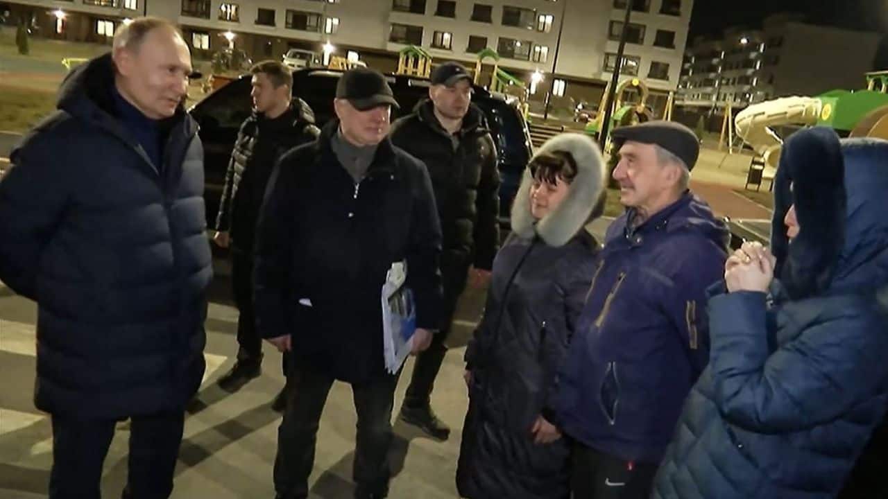 Vladimir Putin visits Mariupol in first trip to occupied Ukraine territory