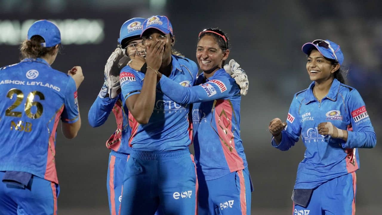 Sabbhineni Meghana showed initial promise with some cracking boundaries, but perished for 16 off Hayley Matthews in the sixth over after a brief 21-run stand with Harleen Deol. Matthews struck again three balls later, removing Annabel Sutherland for a four-ball duck to leave Gujarat tottering at 34/3 at the end of the powerplay. (Image: WPL T20)