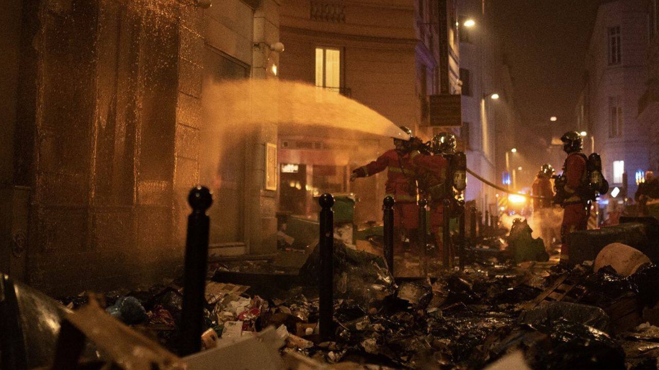 Police and protesters again clashed on the streets of the capital during a major demonstration, security forces firing tear gas and charging crowds with batons. Some protesters lit fires in the street, setting ablaze pallets and piles of uncollected rubbish, prompting firefighters to intervene, AFP correspondents said. (Source: AFP)